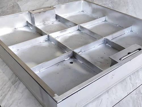 河南裕鄭金屬制品說不銹鋼井蓋與傳統鑄鐵井蓋的區別